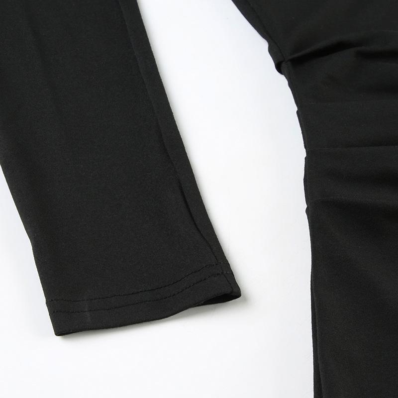 Mini-robe froncée à épaules dénudées et manches longues avec perles 