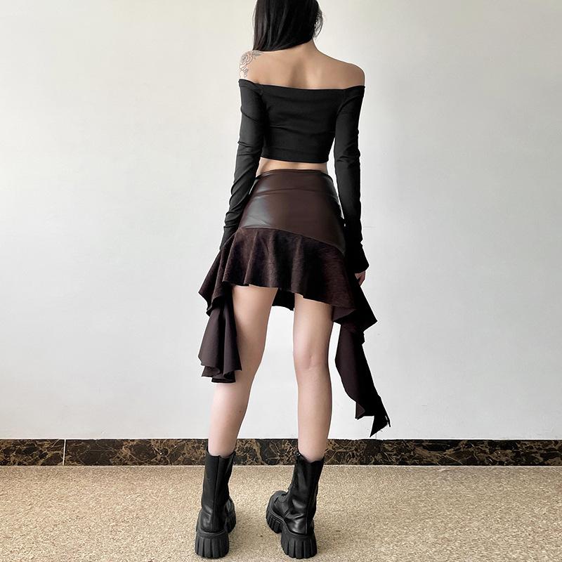 Mini-jupe à volants irréguliers et boucle en cuir PU 