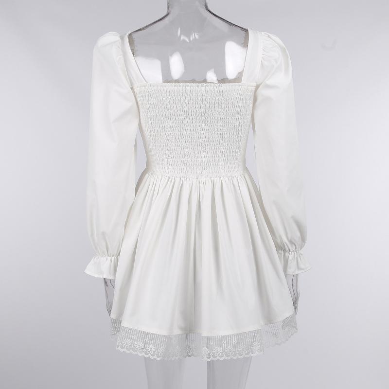 Vestido mini de manga larga con fruncido y dobladillo de encaje 
