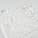 Robe courte en dentelle à col en U et à nouer soi-même avec appliques florales 