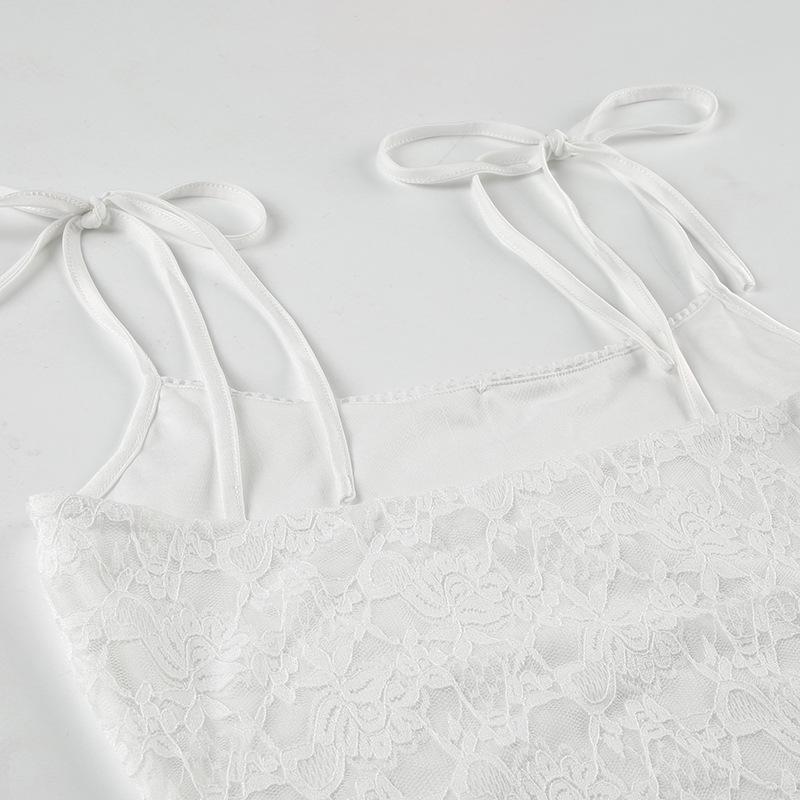 Robe courte en dentelle à col en U et à nouer soi-même avec appliques florales 