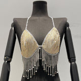 Top con borlas, cuello en V, cuentas y cadena de metal 