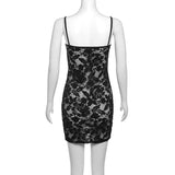 Vestido mini camisola con encaje calado y escote en U transparente 