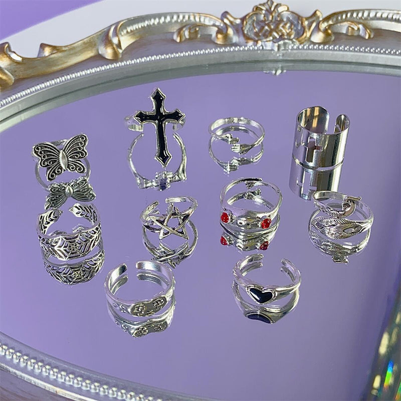 Anillo de 10 piezas con cruz, mariposa, estrella y corazón