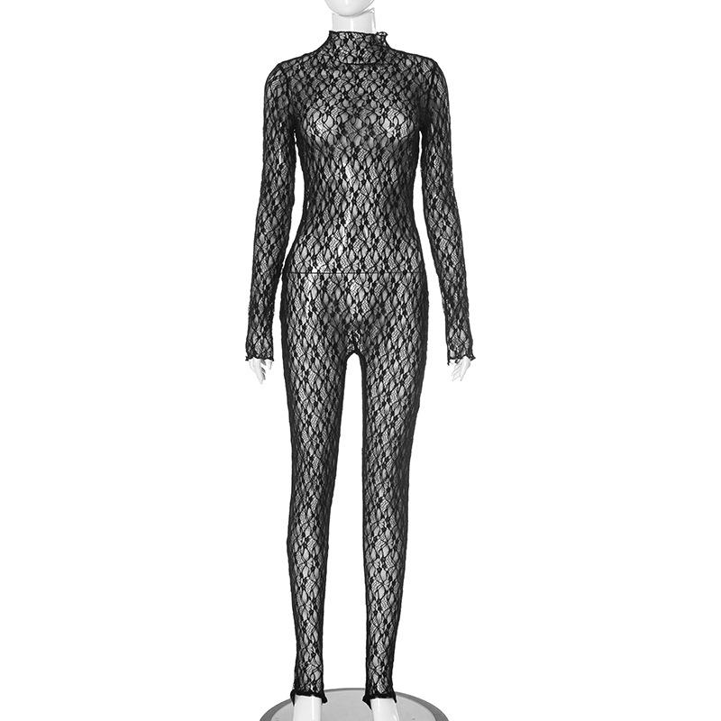 Mono de manga larga con encaje, cuello alto, cremallera y transparencias 