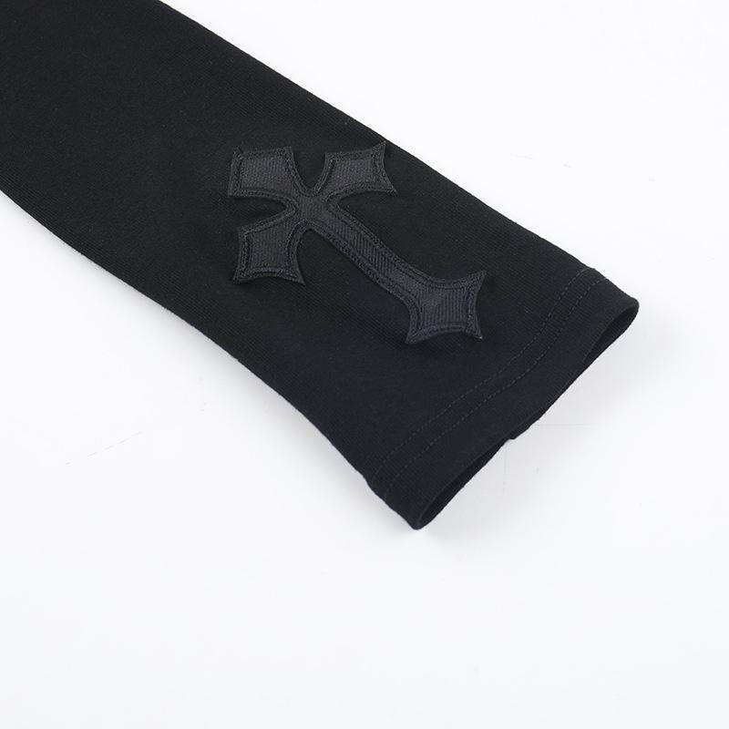 Top liso con cuello alto y manga larga con estampado cruzado 