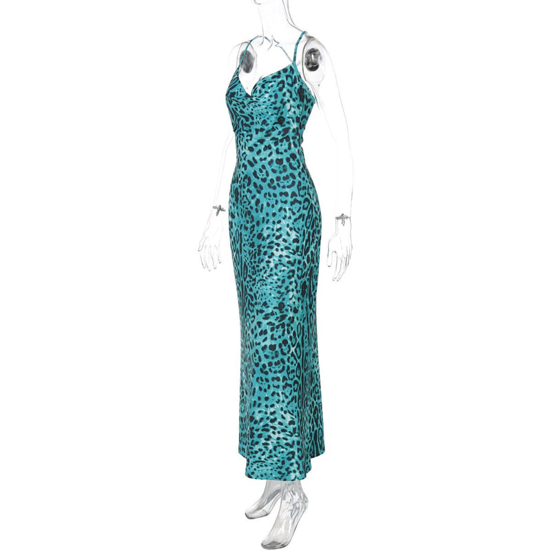 Vestido largo camisola con cuello vuelto y espalda cruzada con estampado de leopardo 