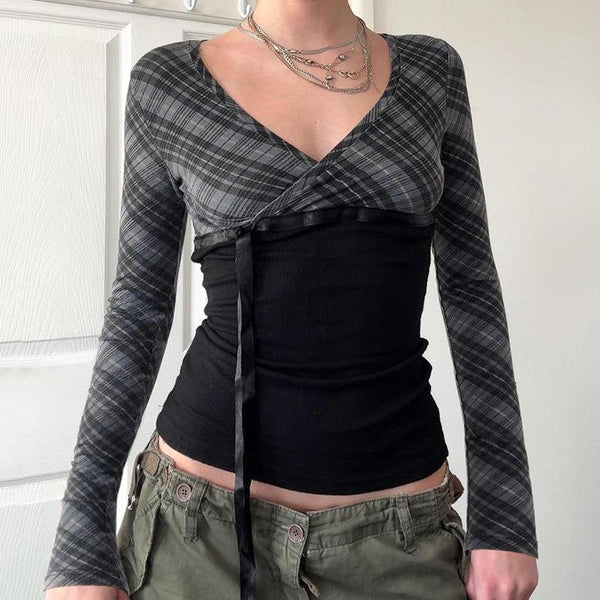 Top de manga larga con estampado de rayas, cuello en V y lazo 