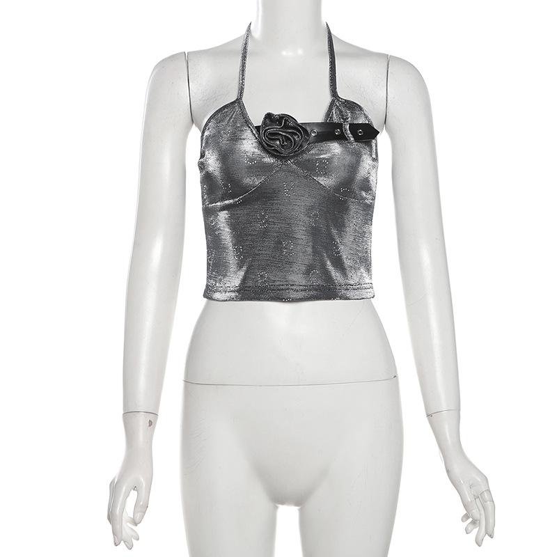 Top sin espalda con apliques florales y cuello halter con lazo 