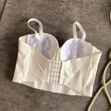 Top camisola sin espalda con cuello en V y cuentas y botones 