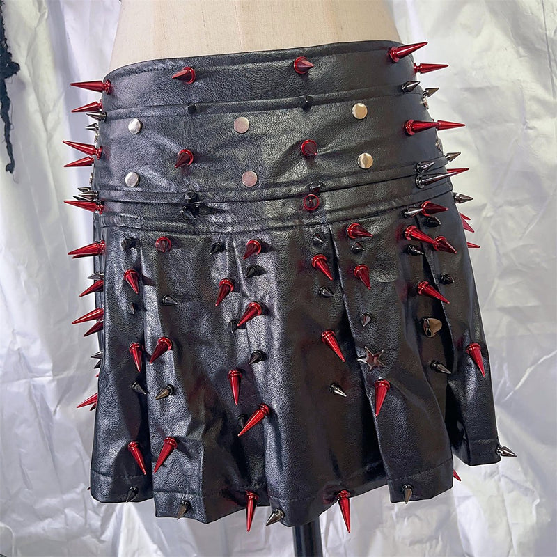 Ensemble mini-jupe plissée zippée en cuir PU avec appliques de rivets 