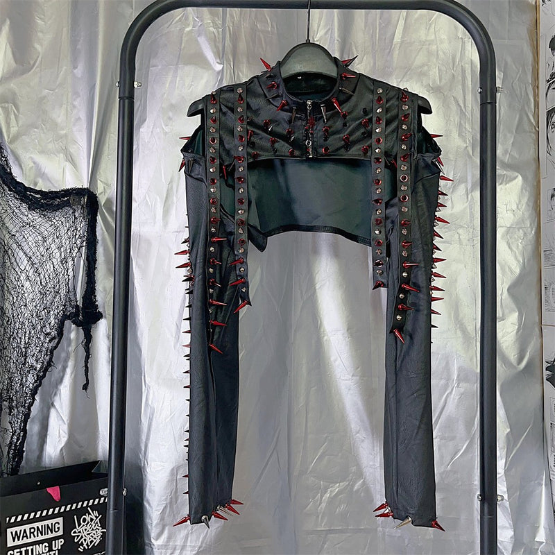 Ensemble mini-jupe plissée zippée en cuir PU avec appliques de rivets 
