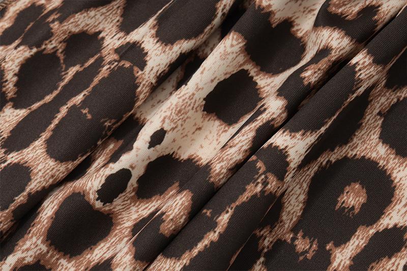Top con cuello halter, espalda descubierta y lazo con estampado de leopardo 