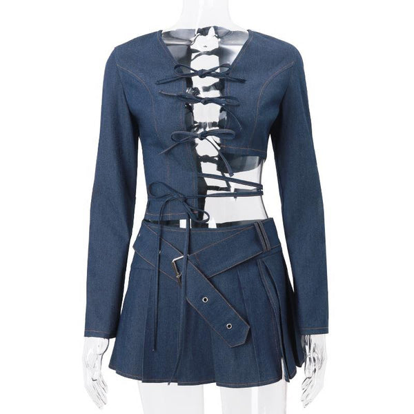 Mini-jupe plissée en jean avec ceinture fendue 