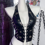 Haut en cuir PU avec lacets et chaîne en métal et applique tête de mort 