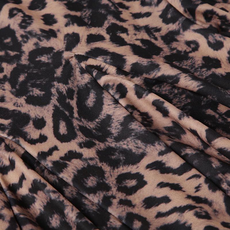 Vestido mini de tirantes con estampado de leopardo y dobladillo de encaje con escote en V 