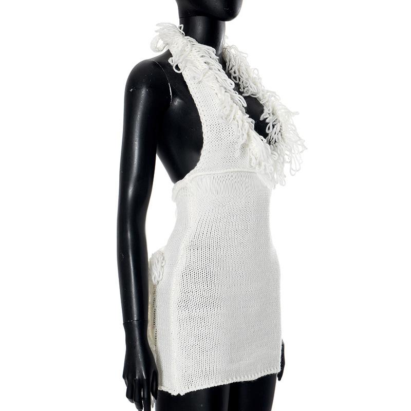 Minivestido de punto con espalda descubierta, borlas y cuello halter anudadas 