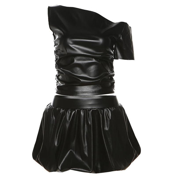 Ensemble de mini-jupe froncée en cuir PU à une épaule irrégulière 