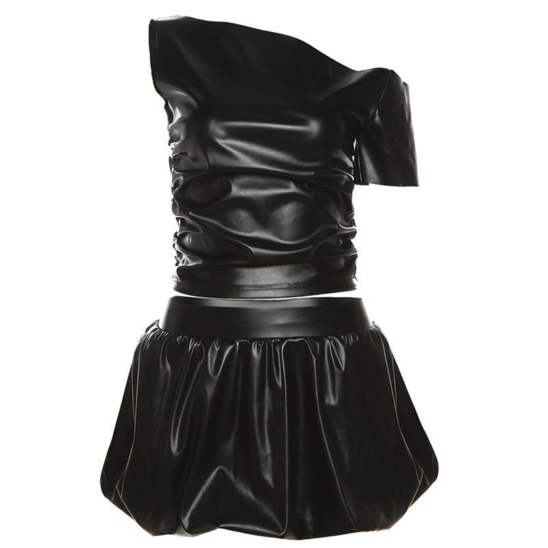 Conjunto de minifalda fruncida irregular de cuero PU con un hombro 