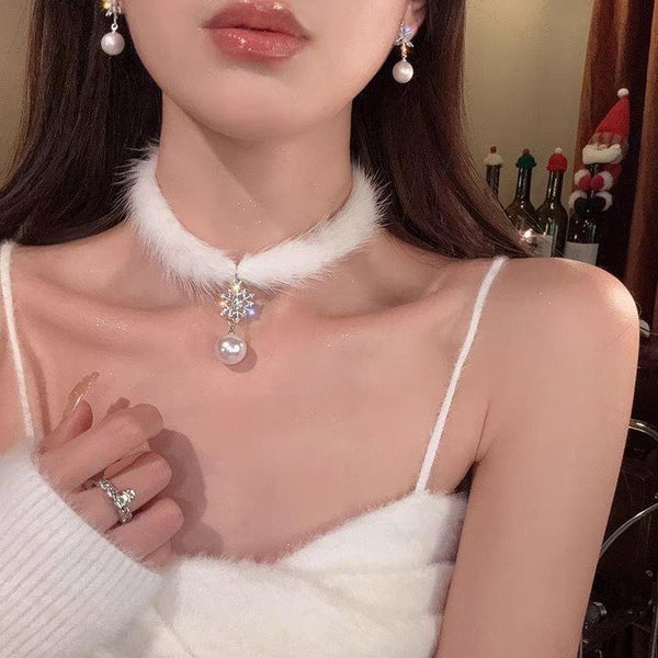 Collier ras du cou moelleux en fausses perles