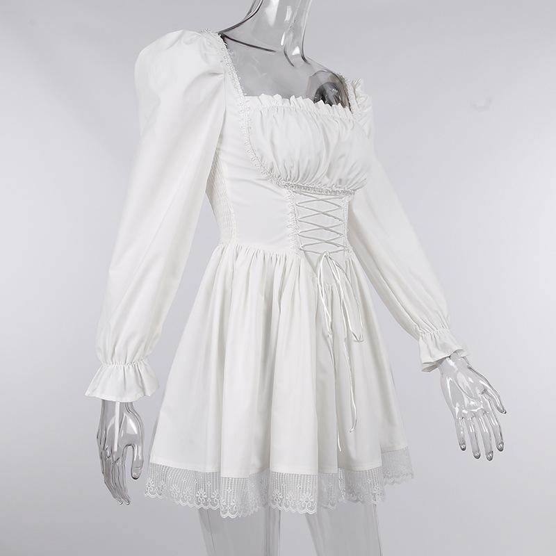 Vestido mini de manga larga con fruncido y dobladillo de encaje 