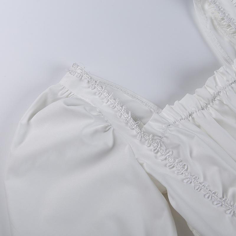 Vestido mini de manga larga con fruncido y dobladillo de encaje 