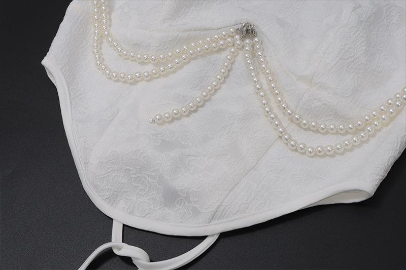 Top de tubo con apliques de flores, cordones y cuentas 