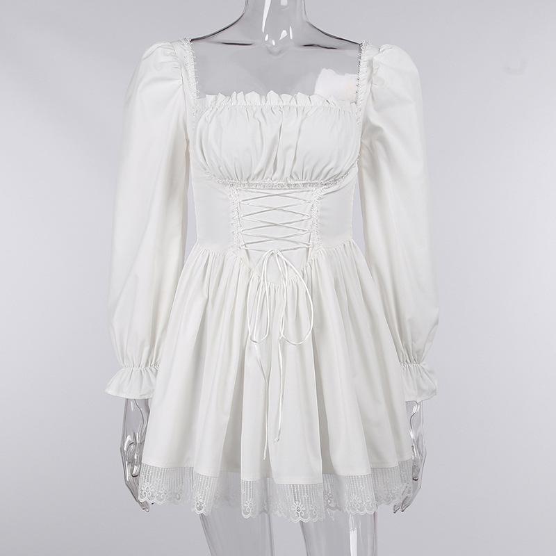 Vestido mini de manga larga con fruncido y dobladillo de encaje 