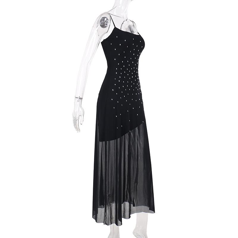 Vestido largo camisola sin espalda con cuentas y cuello en U de malla 