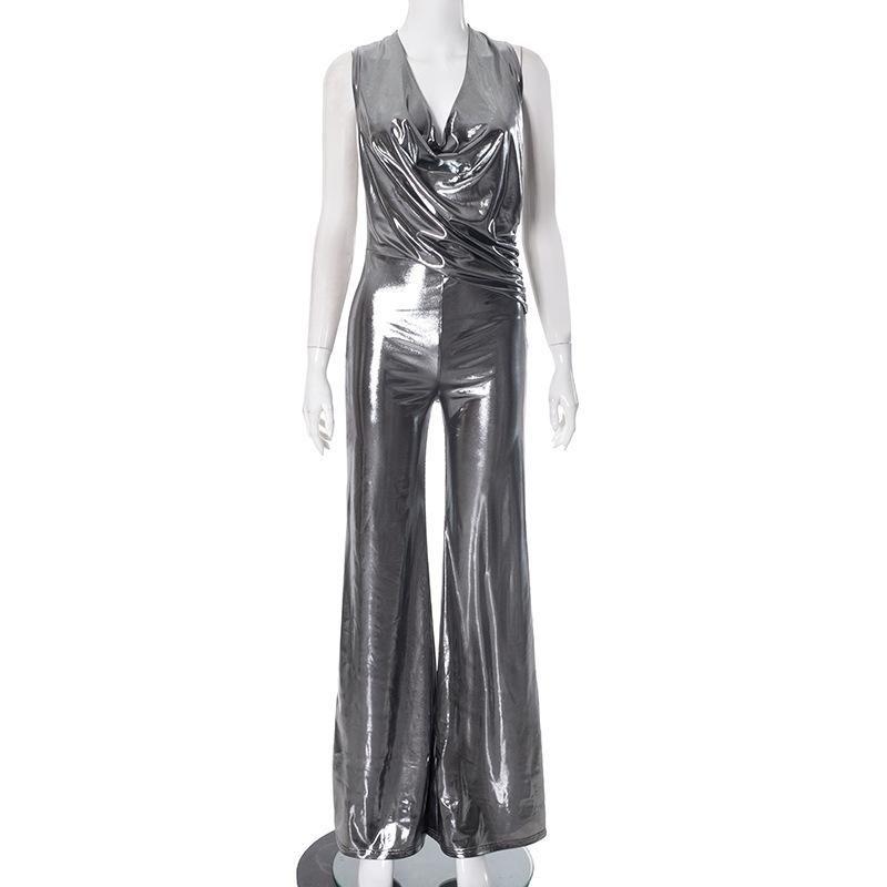 Mono con cuello halter fruncido y lazo metálico 