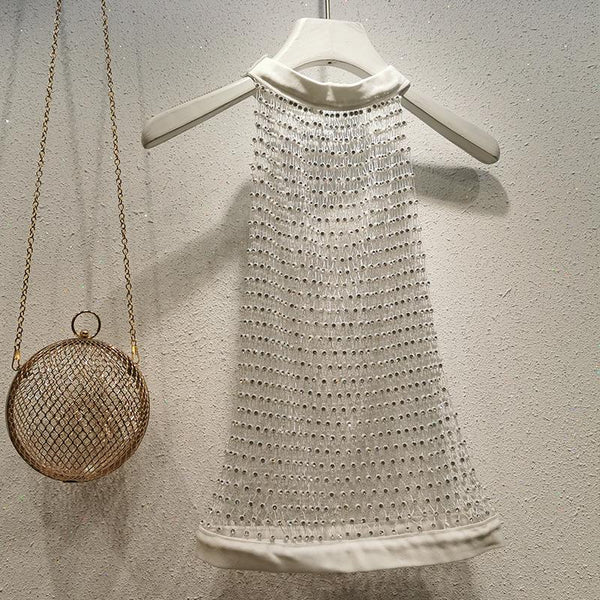Top de cuello redondo con botones y cuentas transparentes y caladas 