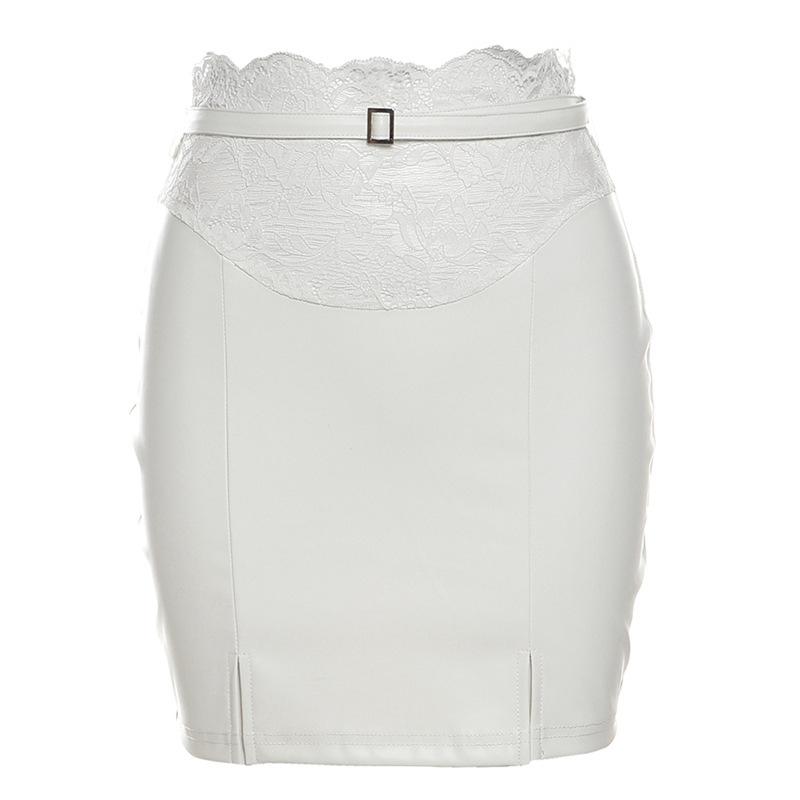 Mini-jupe unie avec ourlet en dentelle fendu et ceinture en cuir PU 