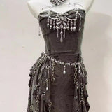 Minivestido con cadena de metal y aplique de calavera hueca con anillo en O 