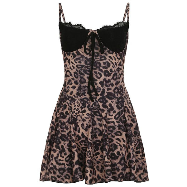 Mini-robe camisole à imprimé léopard avec col en V et ourlet en dentelle 