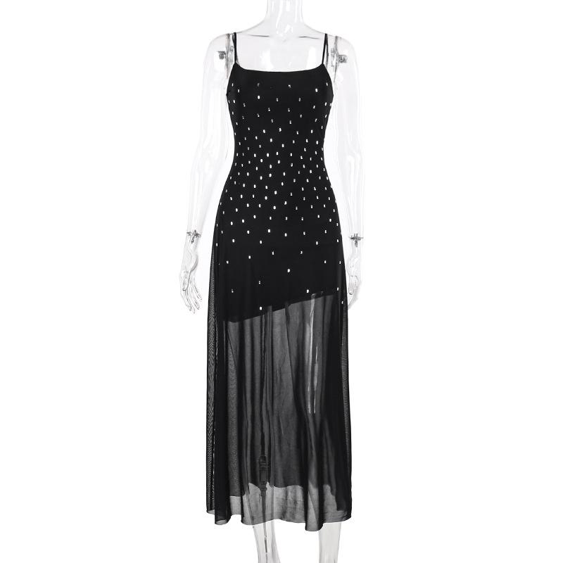 Vestido largo camisola sin espalda con cuentas y cuello en U de malla 