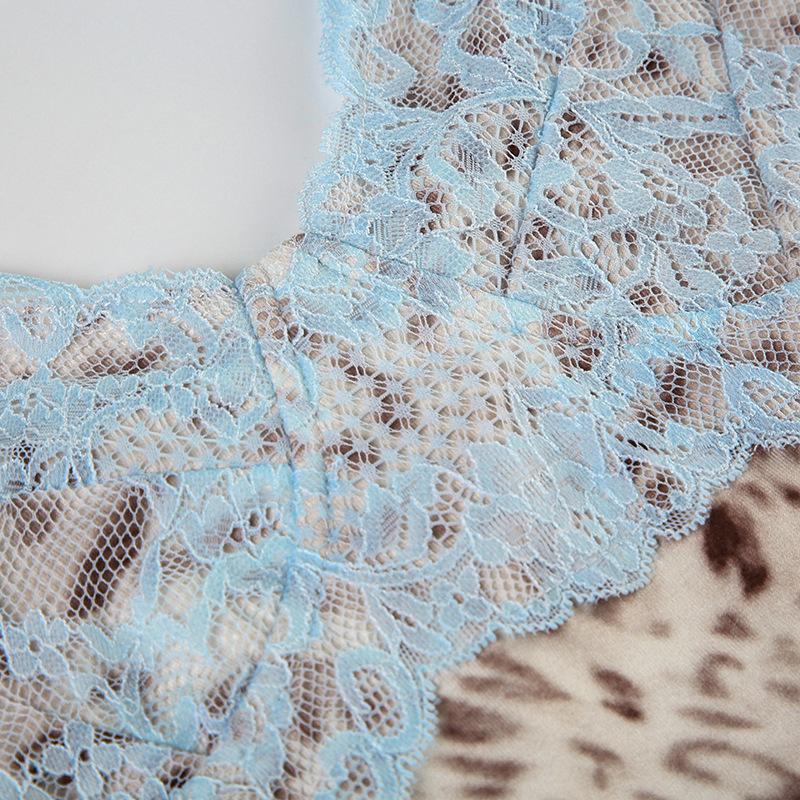 Mini-robe camisole à imprimé léopard, col en V, ourlet en dentelle 