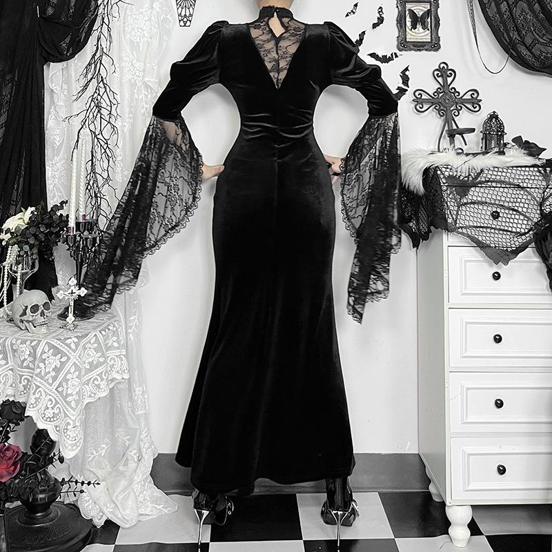 Vestido midi de encaje de terciopelo con abertura y mangas largas acampanadas y cuello redondo 
