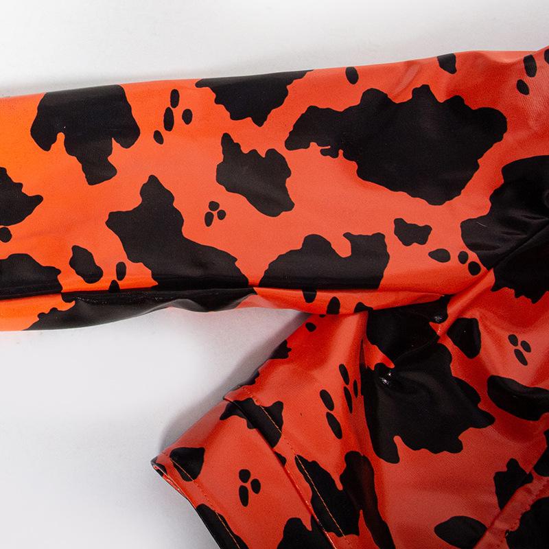 Top estampado de cuero PU de manga larga con cuello vuelto 