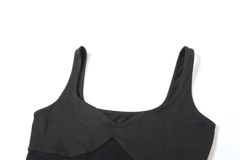 Vestido largo liso de corte bajo con parches de malla y cuello en V 