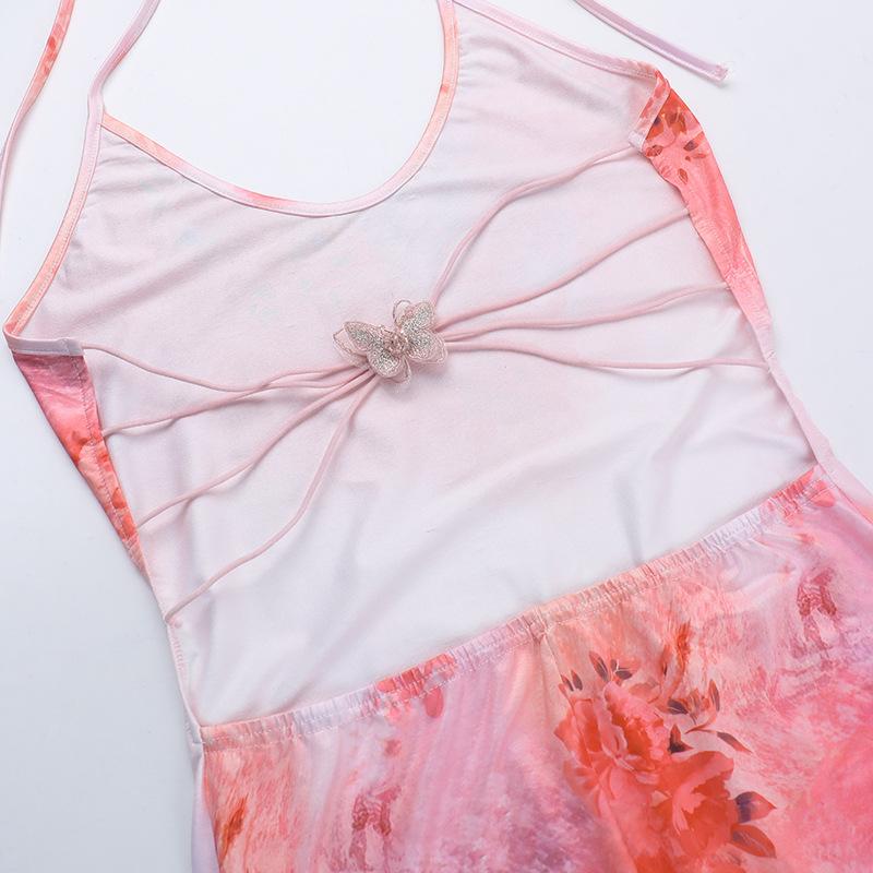 Vestido largo con escote halter, estampado de mariposas y abertura 