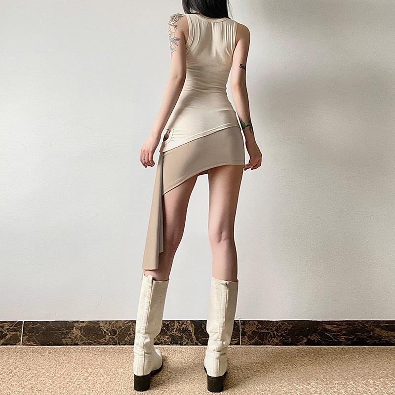 Crewneck irregular hollow out sleeveless solid top