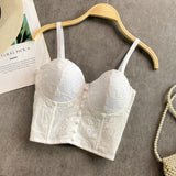 Top camisola con cuello en V, espalda descubierta y botones bordados 