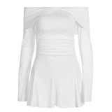 Mini-robe à volants froncés à manches longues et épaules dénudées 