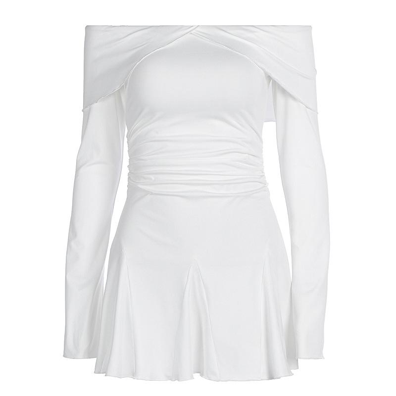 Mini-robe à volants froncés à manches longues et épaules dénudées 