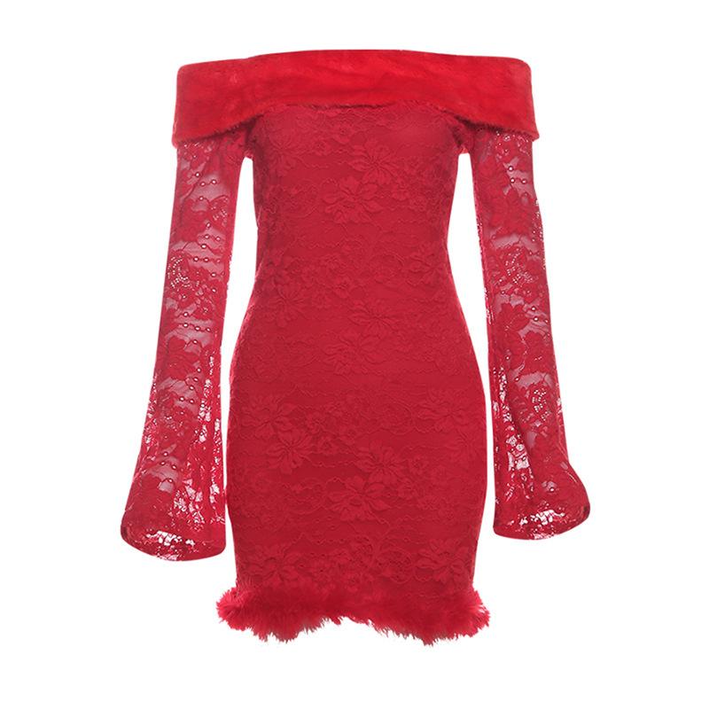 Vestido mini de encaje de plumas con mangas acampanadas y hombros descubiertos 