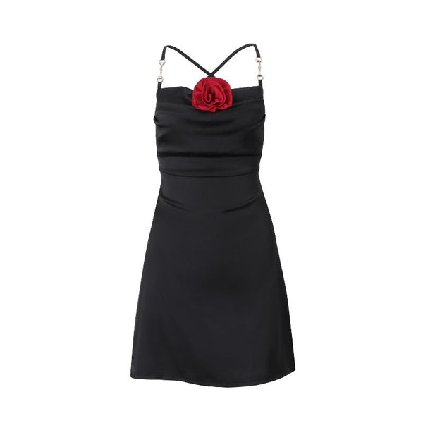 Minivestido con espalda cruzada, apliques florales y lazo 