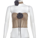 Top de tubo de malla con apliques de flores y cadena de metal con cuentas 