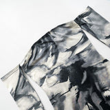Vestido mini de manga larga con estampado tie dye y hombros descubiertos 