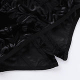 Top estampado sin espalda, calado y con botones halter 