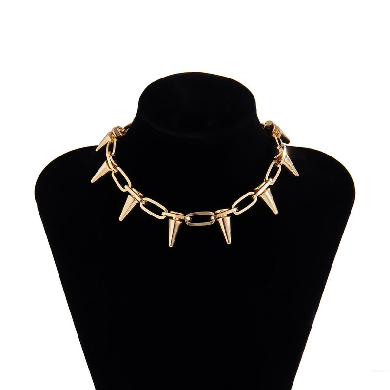 Rivet decor metal chain choker necklace